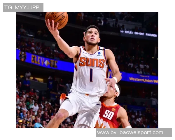 布克半场表现出色11投5中斩获15分三分球命中率高达50