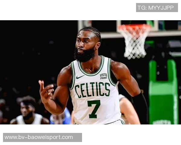 杰伦布朗首节表现惊艳全场5投全中砍下13分2助助力球队进攻 杰伦布朗首节表现惊艳全场5投全中砍下13分2助助力球队进攻