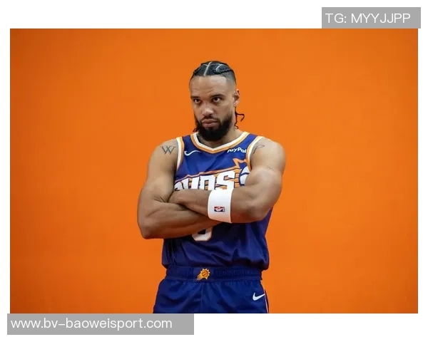 狄龙三分球表现出色半场15分3篮板助力球队争胜